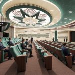 اجرای سقف کاذب آمفی تئاتر با طرح گره چینی و نورپردازی مدرن در معماری ایرانی