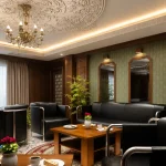 دفتر کار با گیاهان طبیعی و سبز